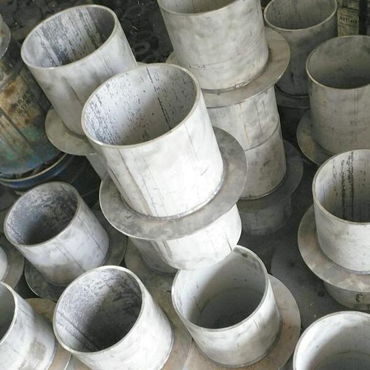 3PE防腐鋼管分(fēn)為(wèi)三層:環氧粉末→膠粘劑→聚乙烯,實際中(zhōng)三種材料混為(wèi)一體(tǐ),